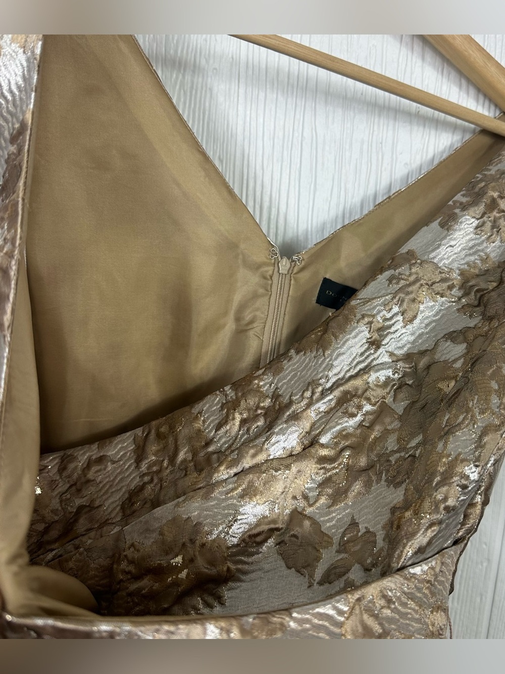 NWT Donna Karan Gold Brocade Sleeveless Wrap Ball Gown Frosted Beige 
Size 12 - Picture 8 of 16